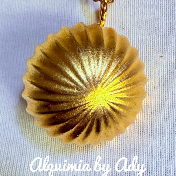 Layered charms white and gold necklace - Picture 2 of 4